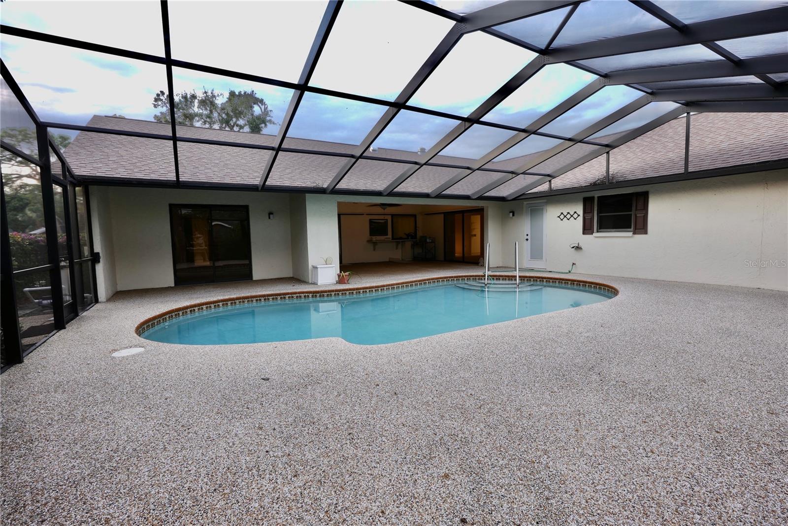 COUNTRY PLACE - Residential