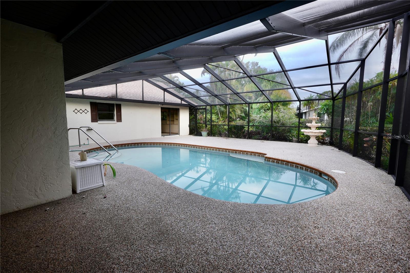 COUNTRY PLACE - Residential