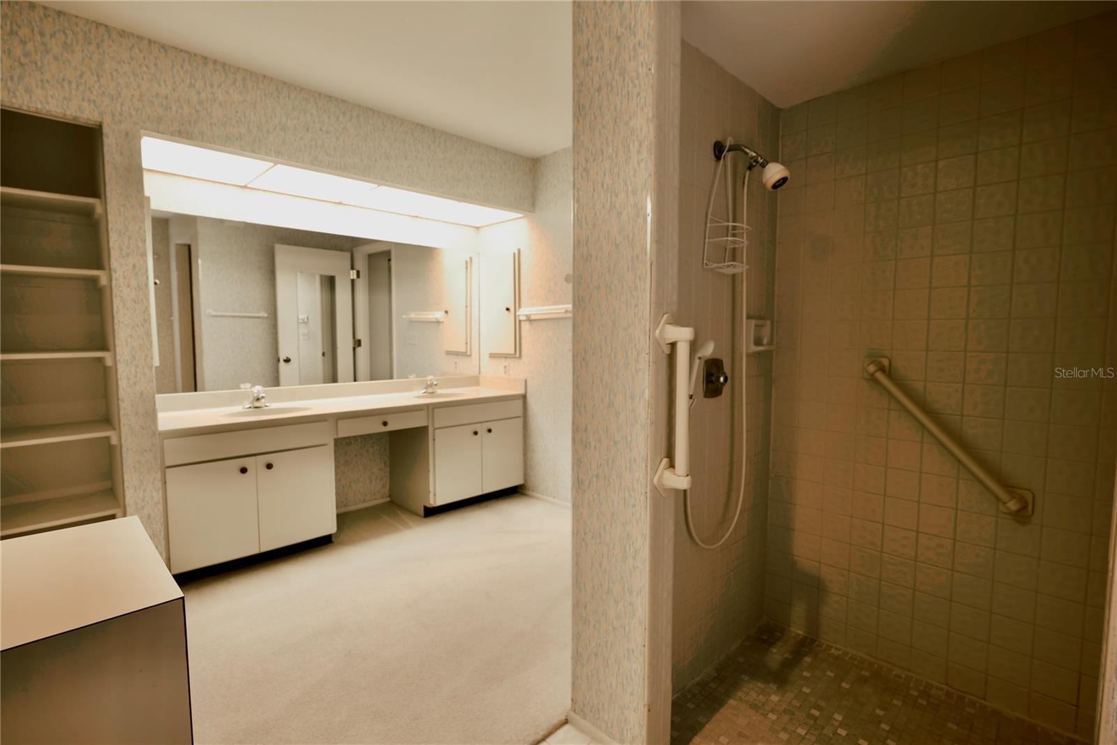 COUNTRY PLACE - Residential