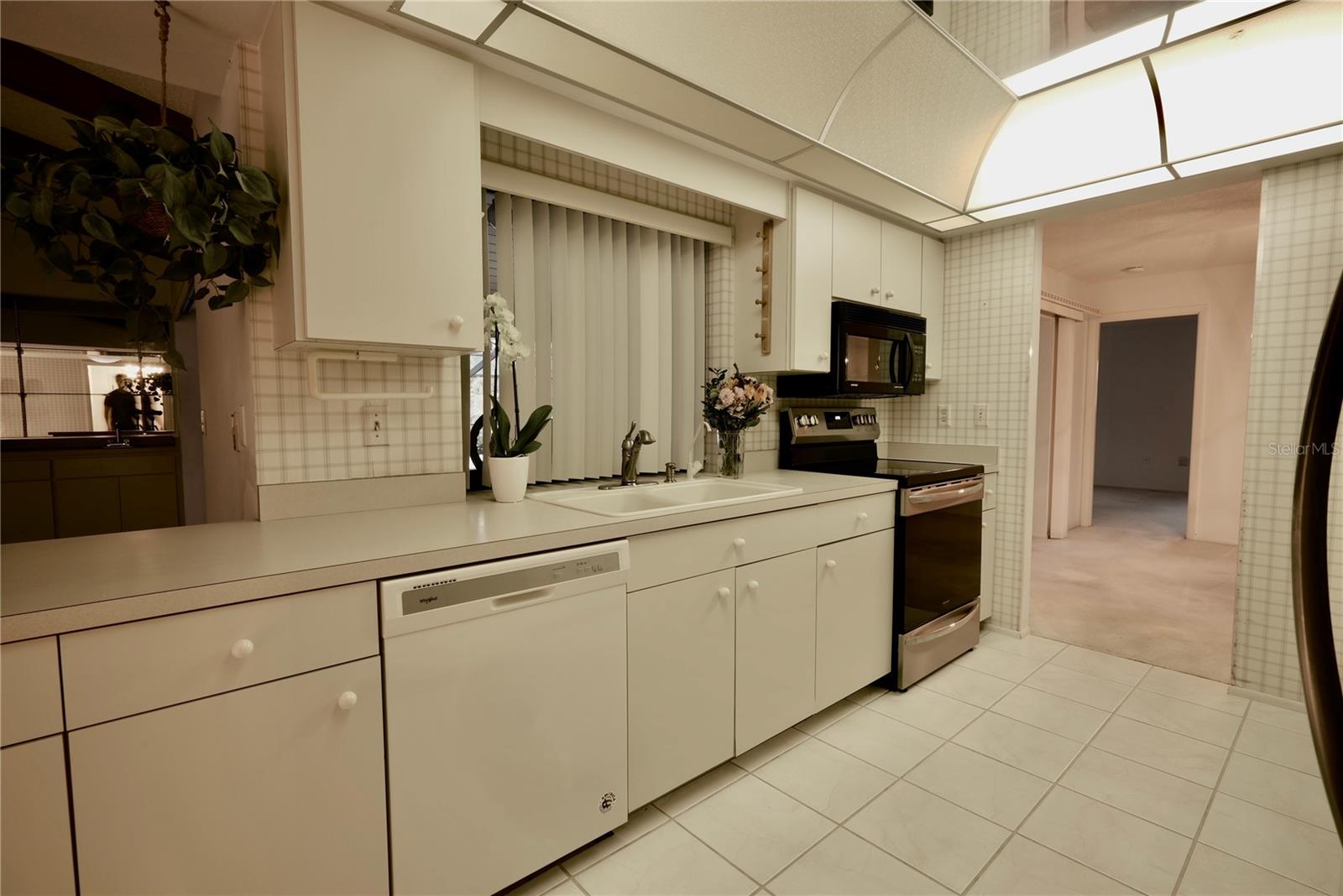 COUNTRY PLACE - Residential