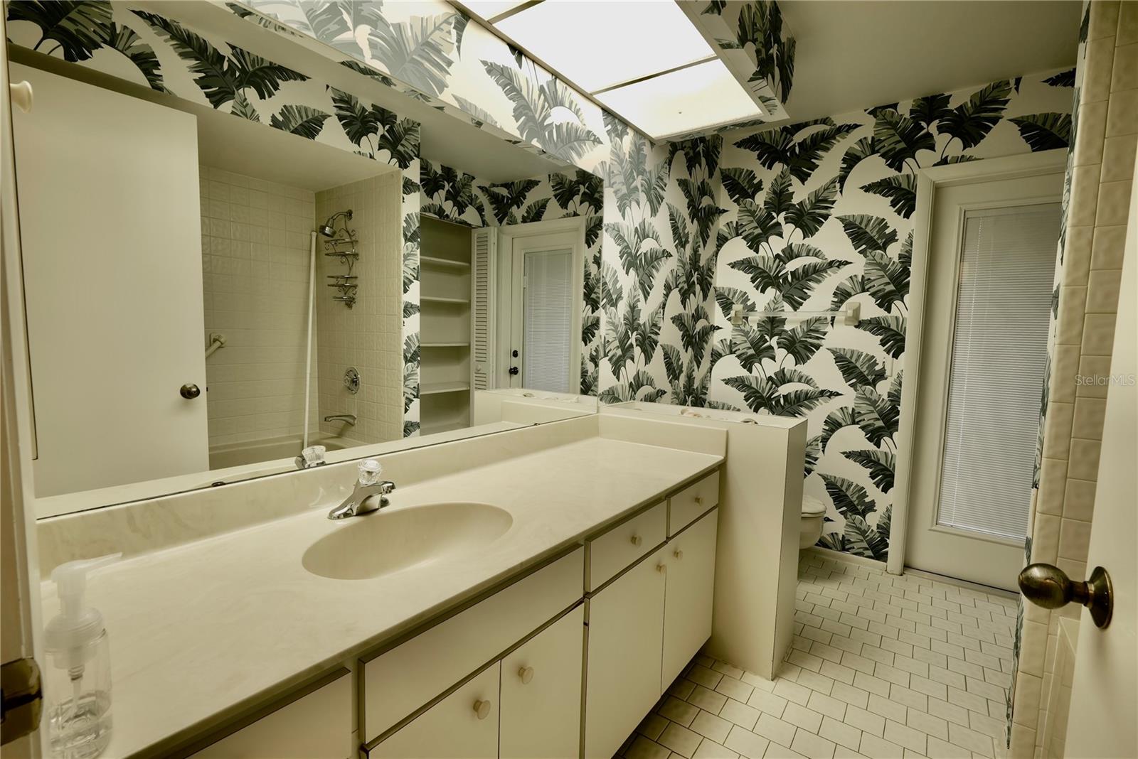 COUNTRY PLACE - Residential