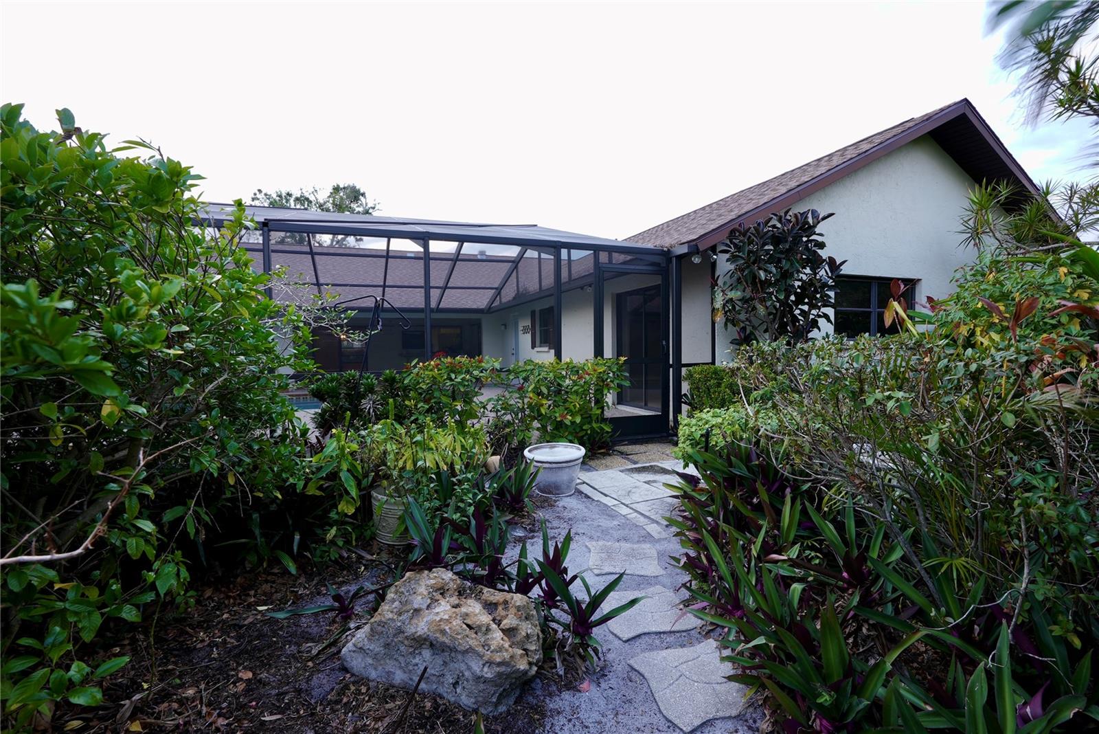 COUNTRY PLACE - Residential