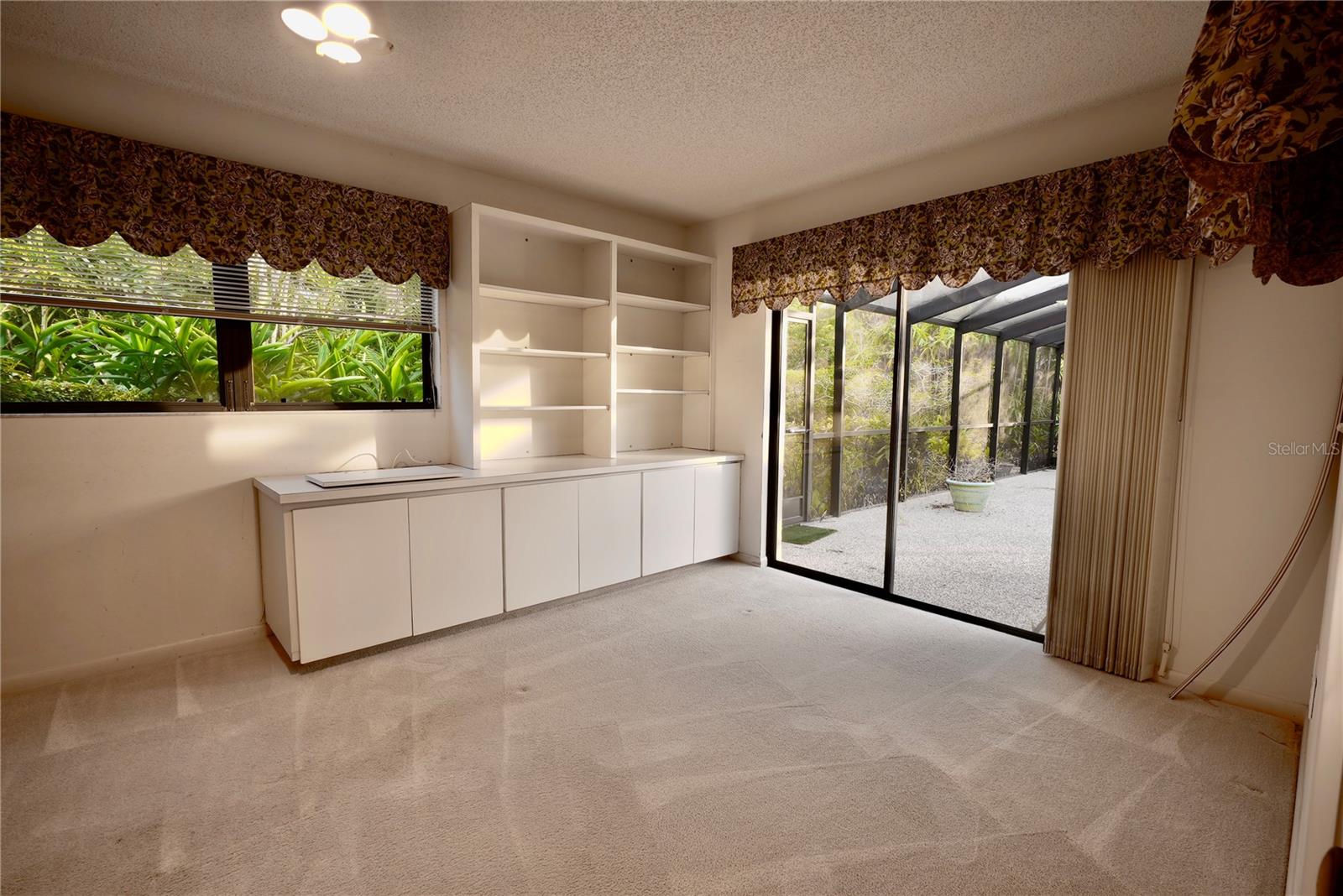 COUNTRY PLACE - Residential