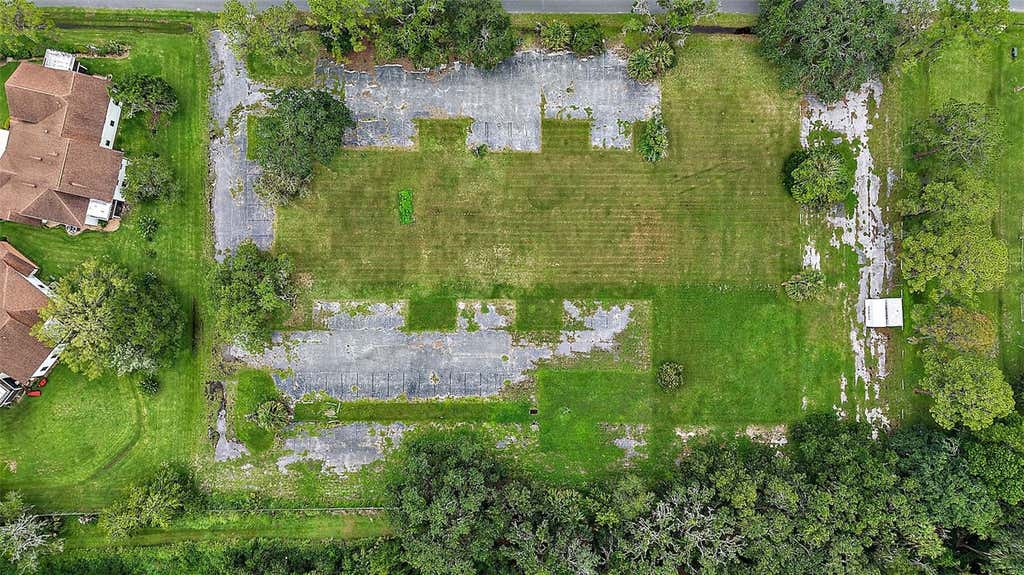 Photo of W Oak Terrace Drive, Leesburg, FL 34748 (MLS # G5116812)