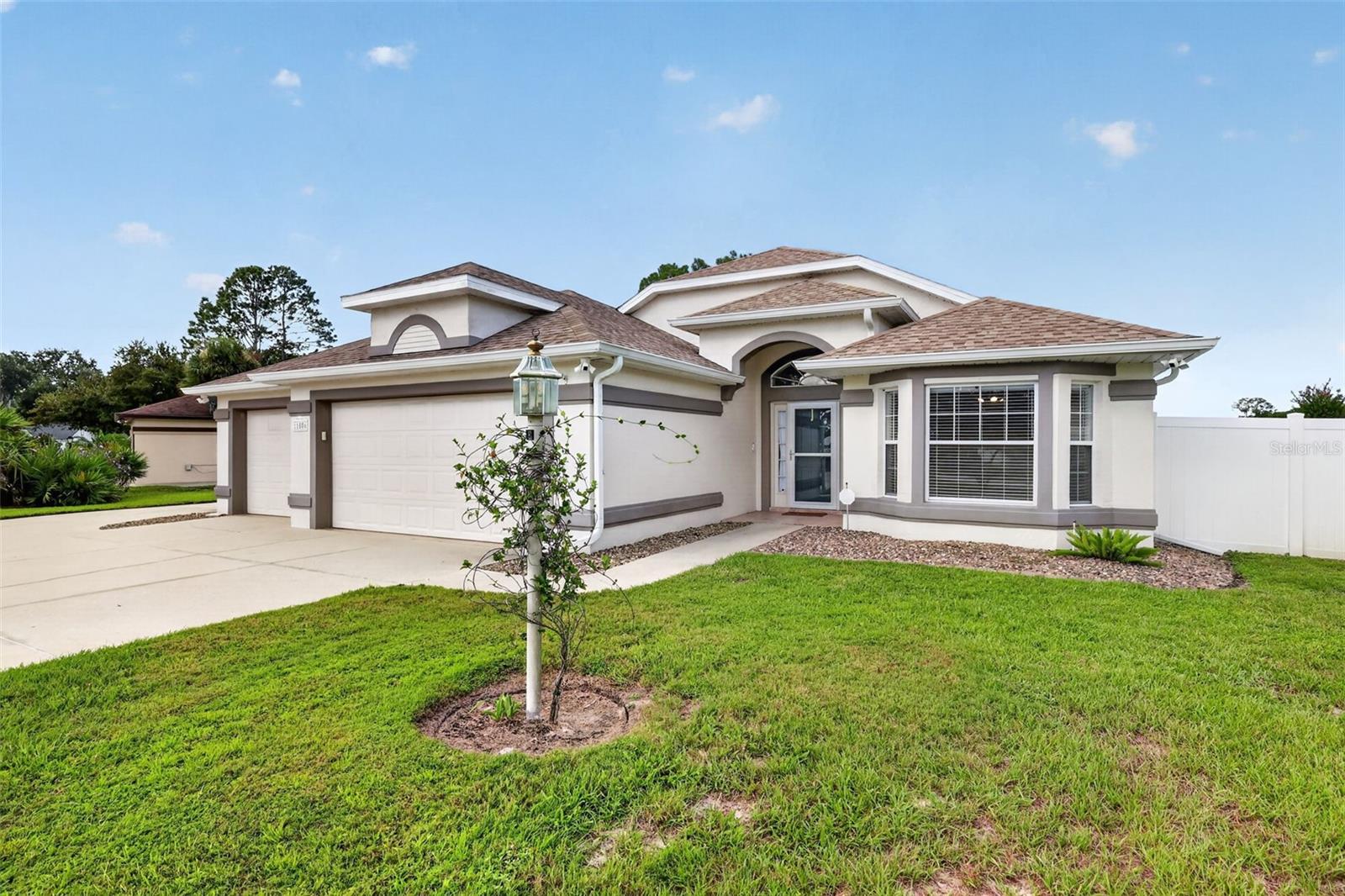 11506 LAKE DR