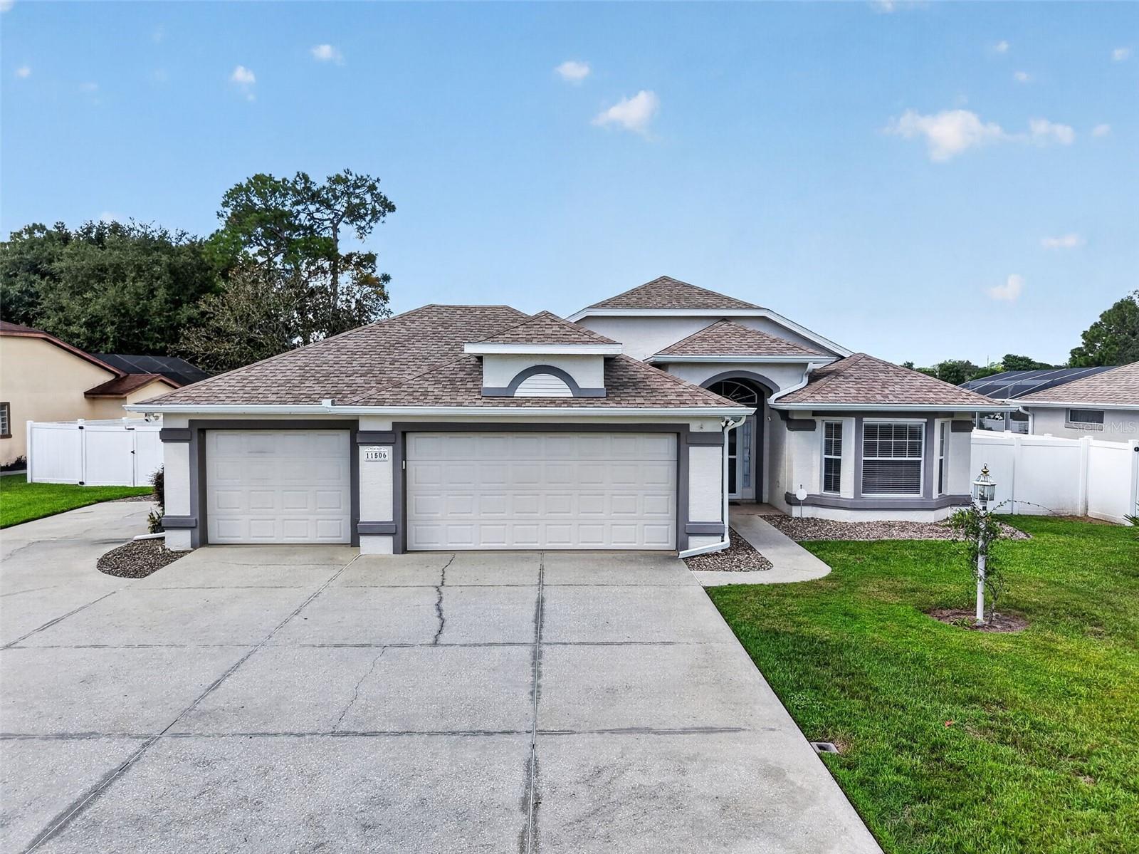 11506 LAKE DR