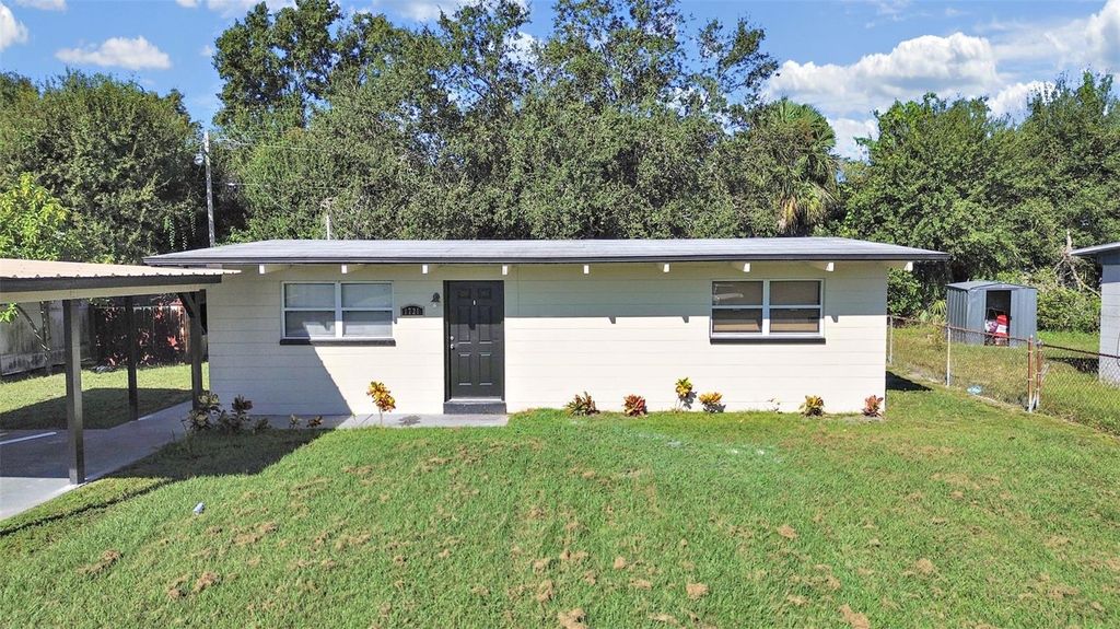 Photo of 1721 Darlington Drive, Tampa, FL 33619 (MLS # TB8475965)