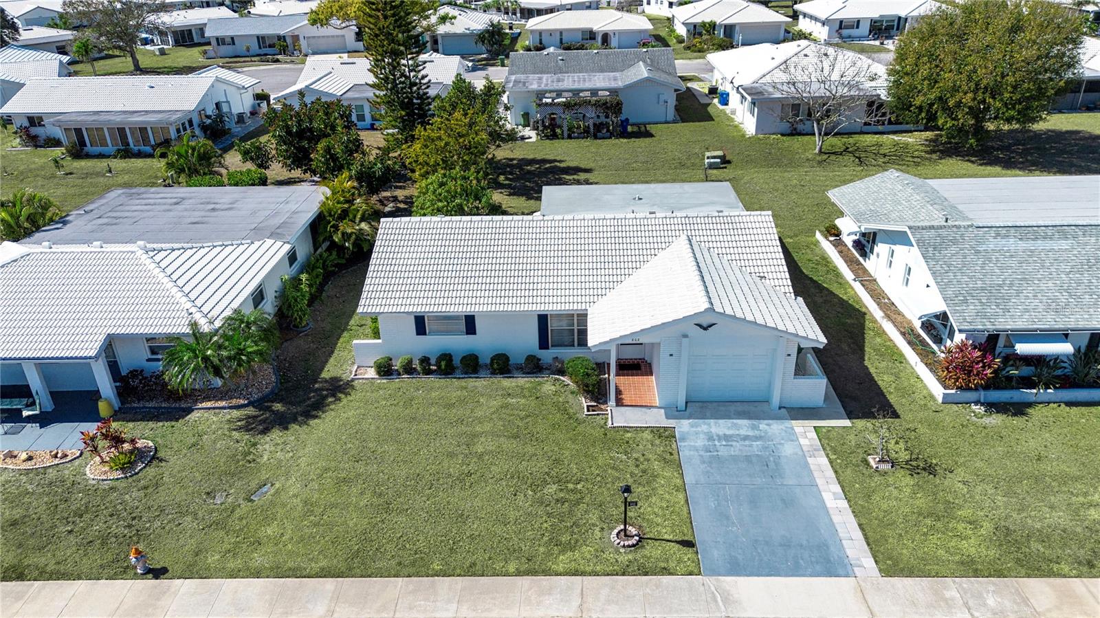 802 BUTTONWOOD DRIVE