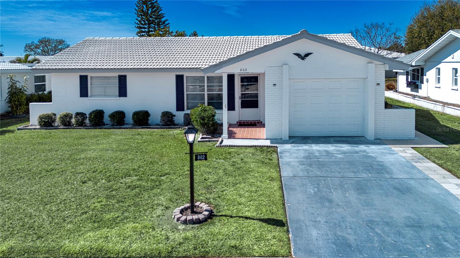 802 BUTTONWOOD DRIVE