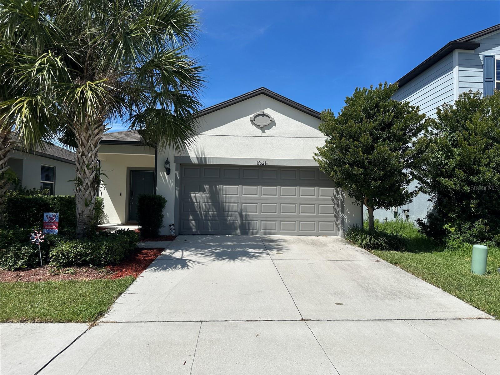 House for rent in Clermont
Welcome to this stunning house for rent in the vibrant community of Clermont, FL. This property boasts three spacious bedrooms and two full bathrooms, offering ample space for comfortable living. The house is nestled within a community that provides a wealth of amenities designed to enhance your lifestyle. Stay active with the on-site fitness center, perfect for those who enjoy a enjoyful lifestyle. The community clubhouse is a great place to socialize and meet your neighbors. For those hot Florida days, take a dip in the community pool or let the little ones burn off some energy at the community playground. This house in Clermont, FL, offers a perfect blend of comfort, convenience, and community. Don't miss out on this fantastic rental opportunity!