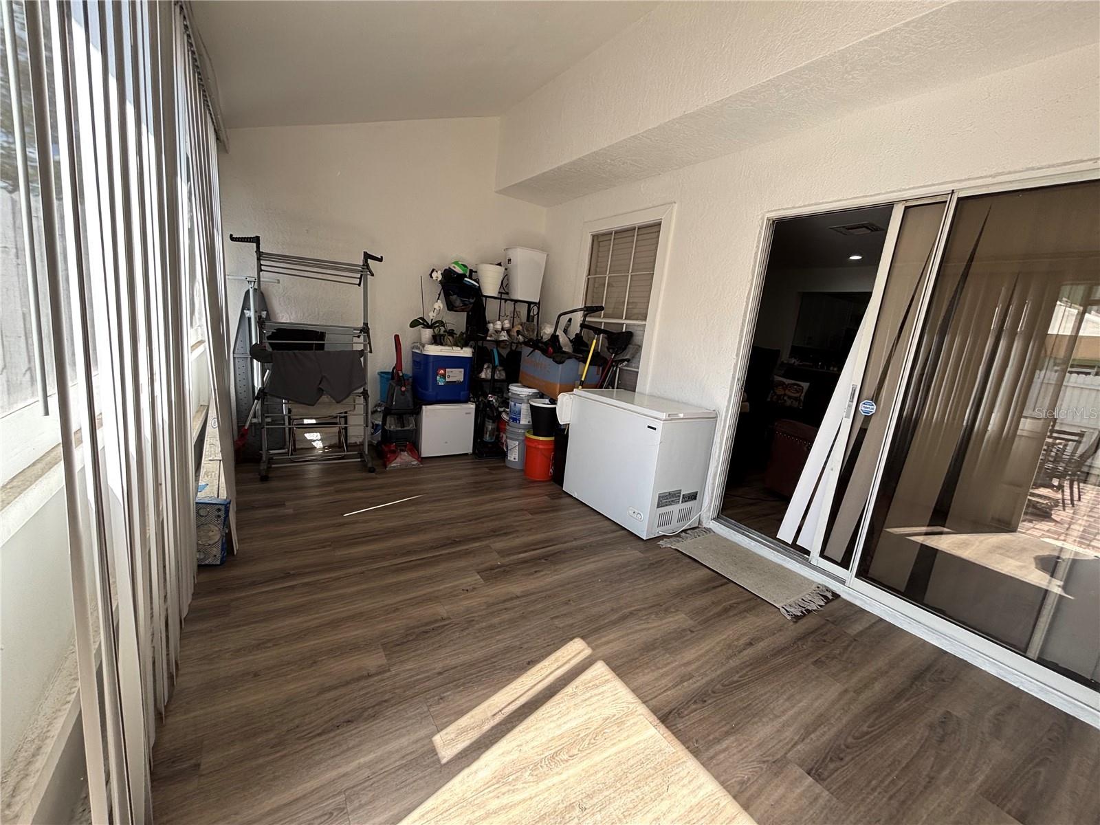 WINDSOR WALK - Residential