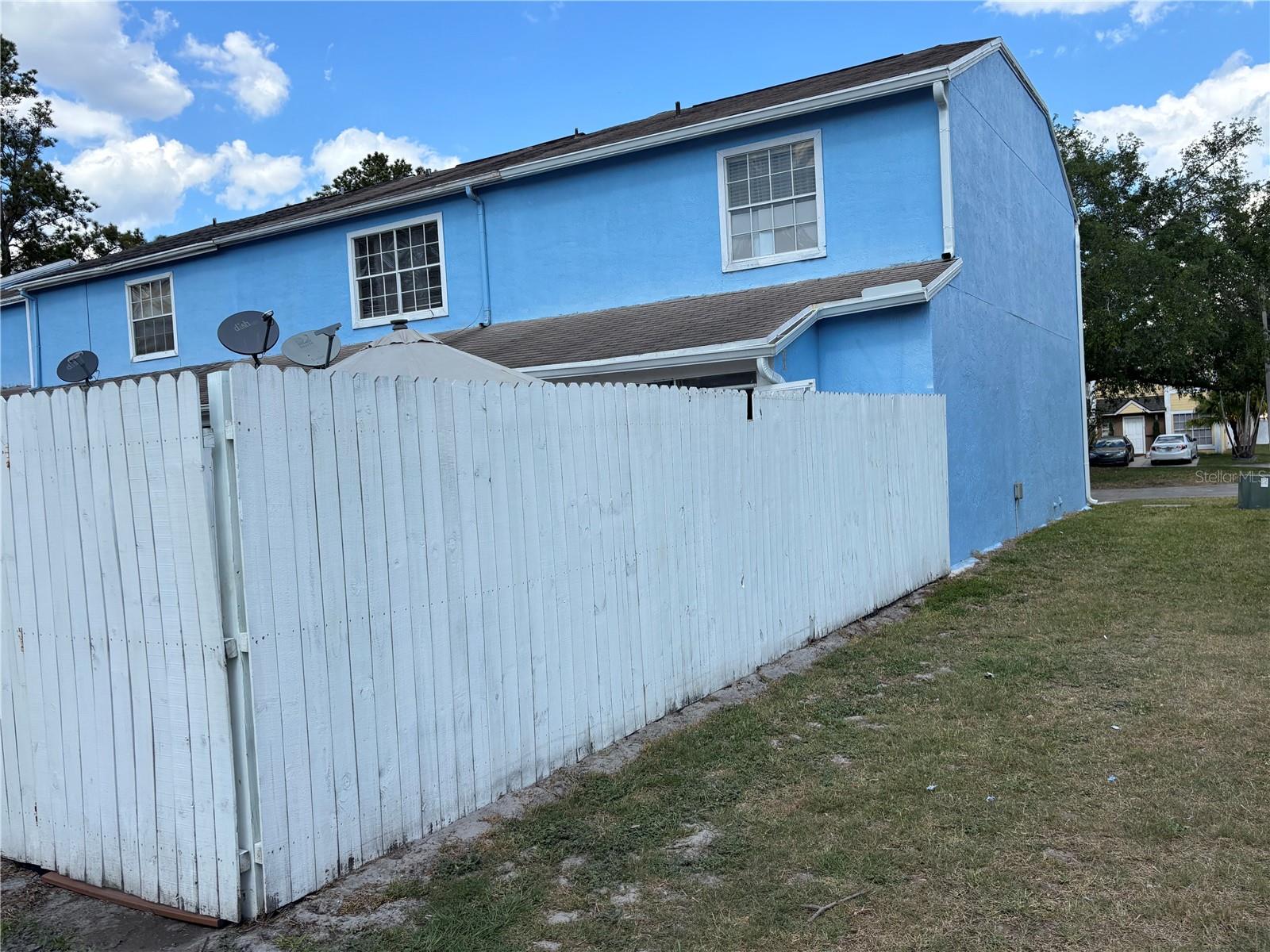 WINDSOR WALK - Residential