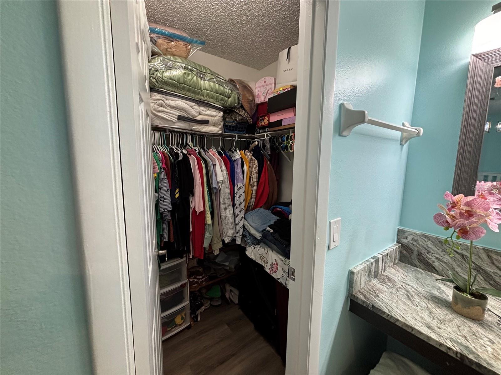 WINDSOR WALK - Residential