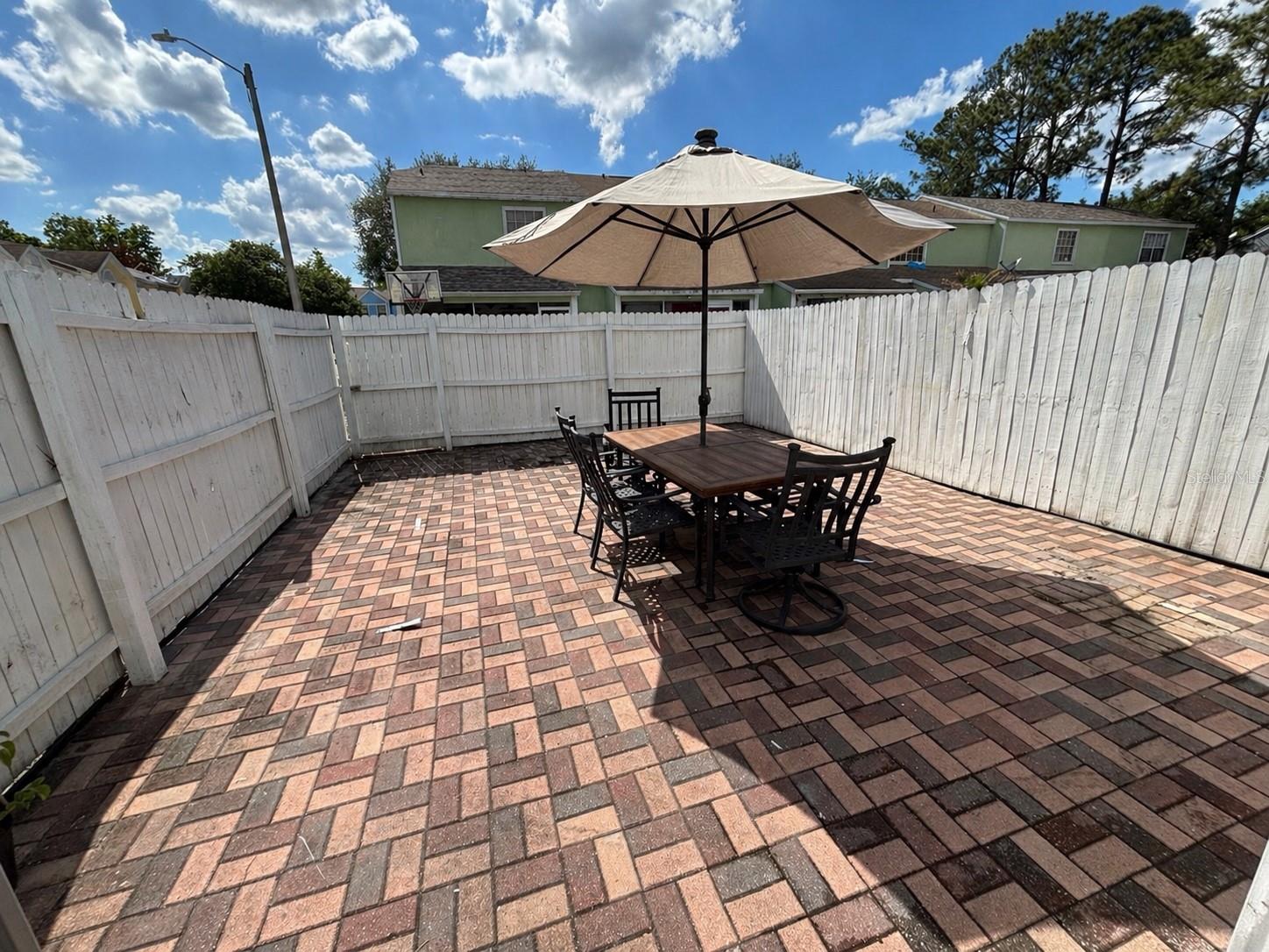 WINDSOR WALK - Residential