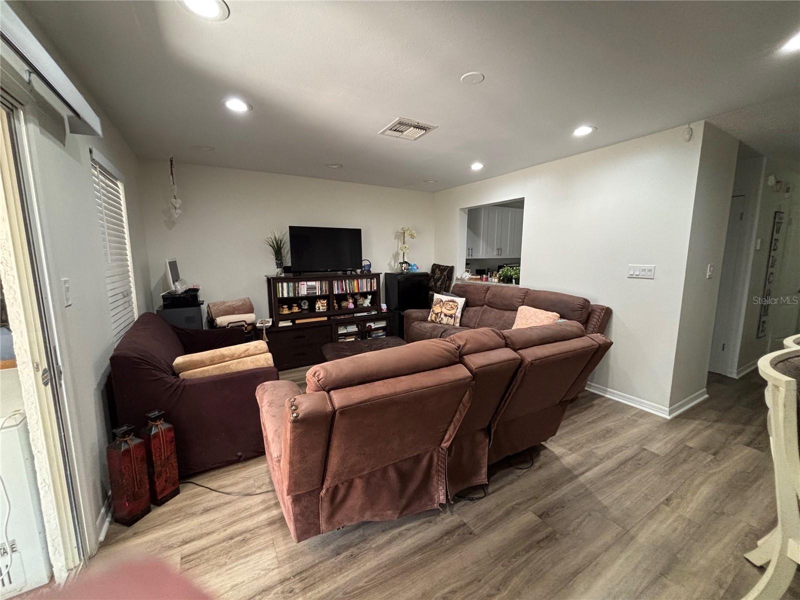 WINDSOR WALK - Residential