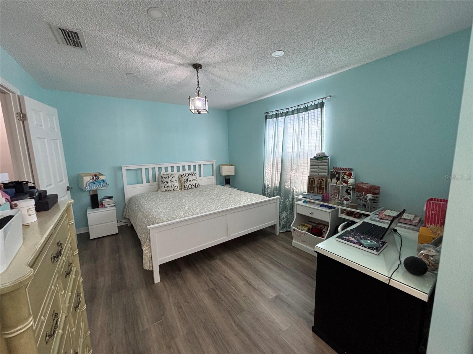 WINDSOR WALK - Residential