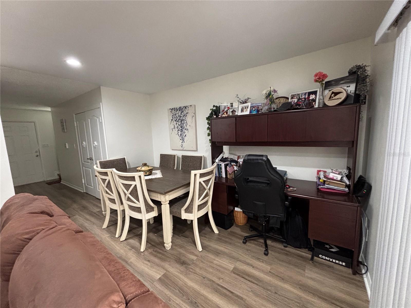 WINDSOR WALK - Residential