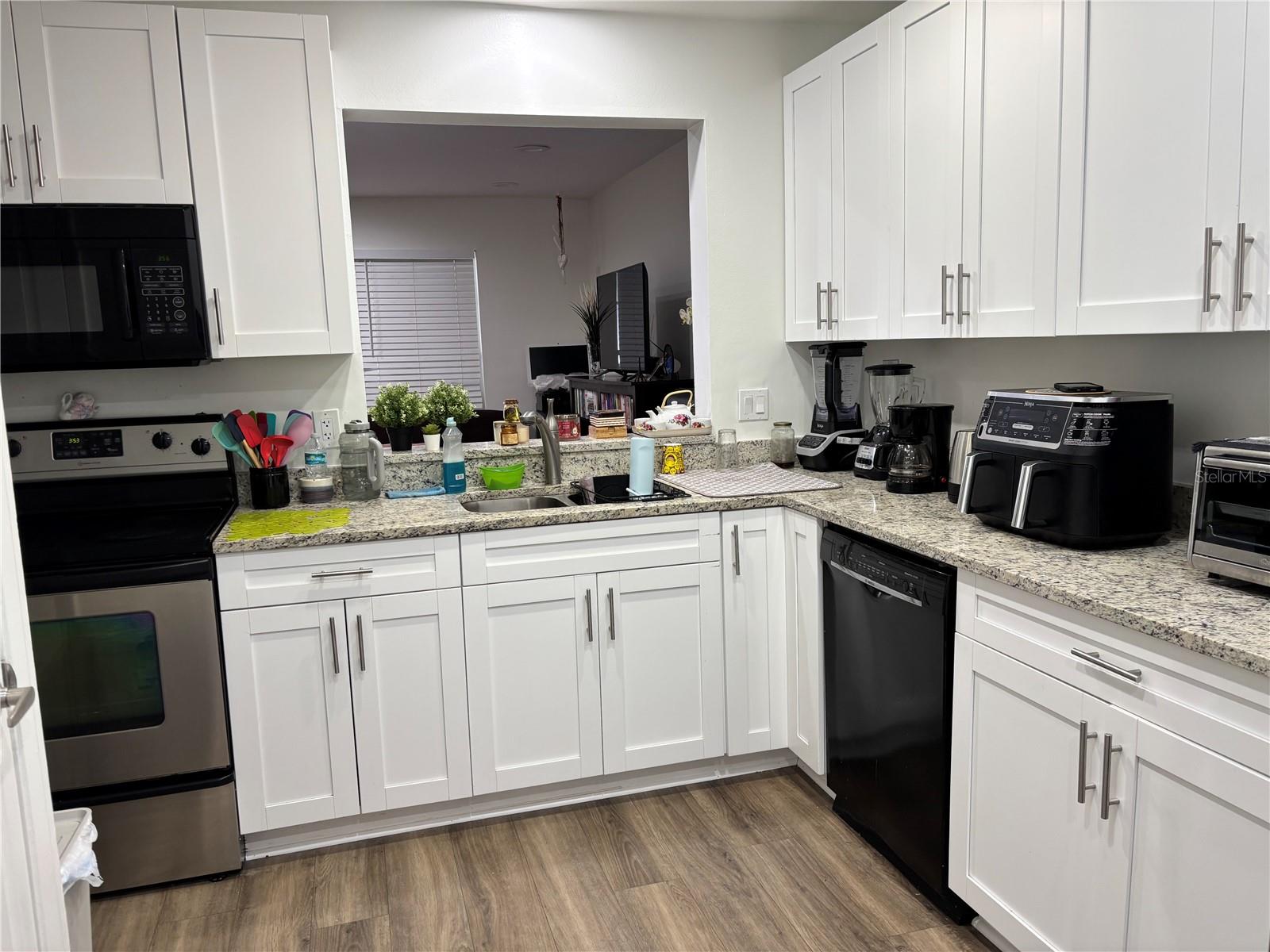 WINDSOR WALK - Residential