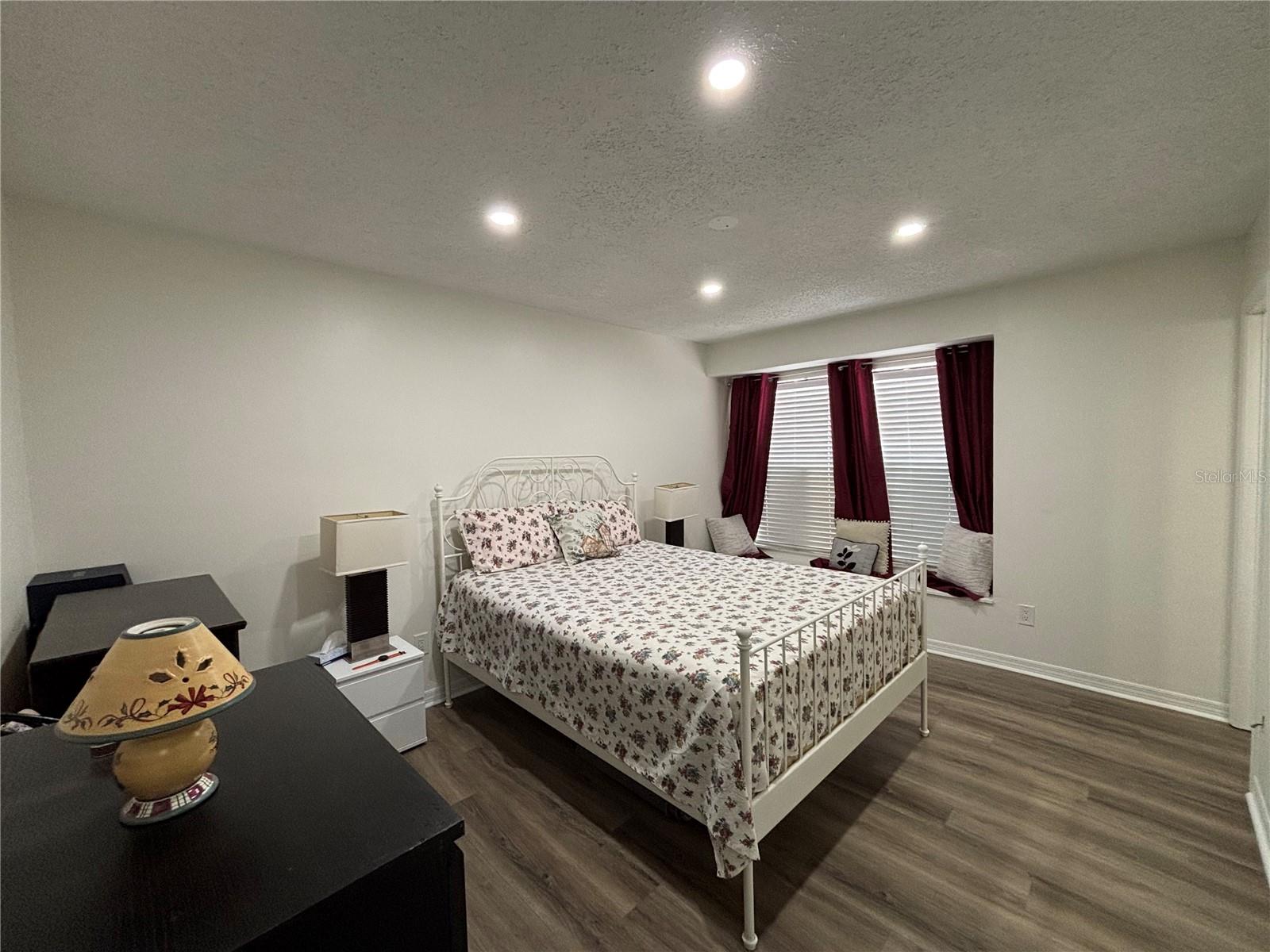 WINDSOR WALK - Residential