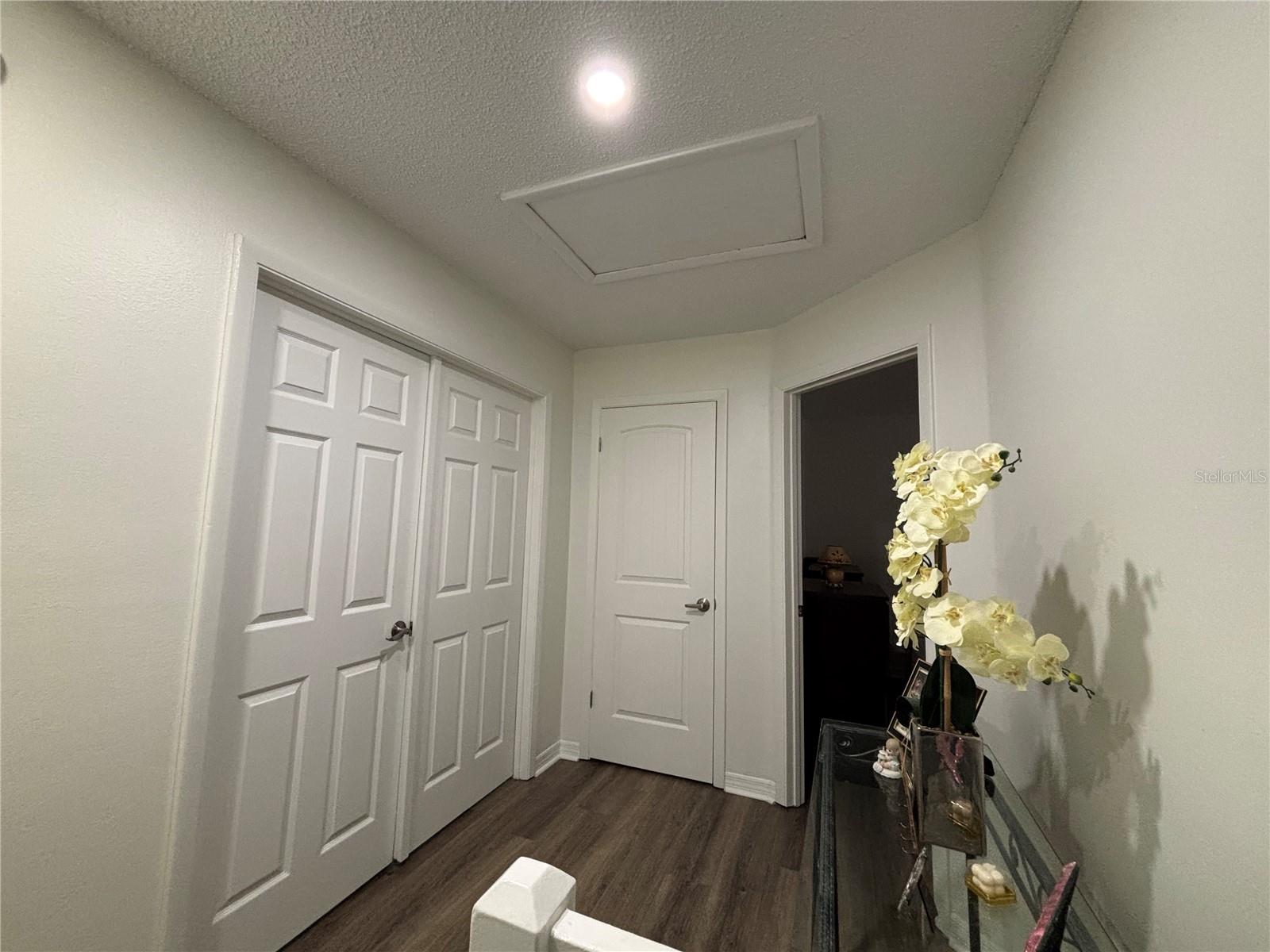 WINDSOR WALK - Residential