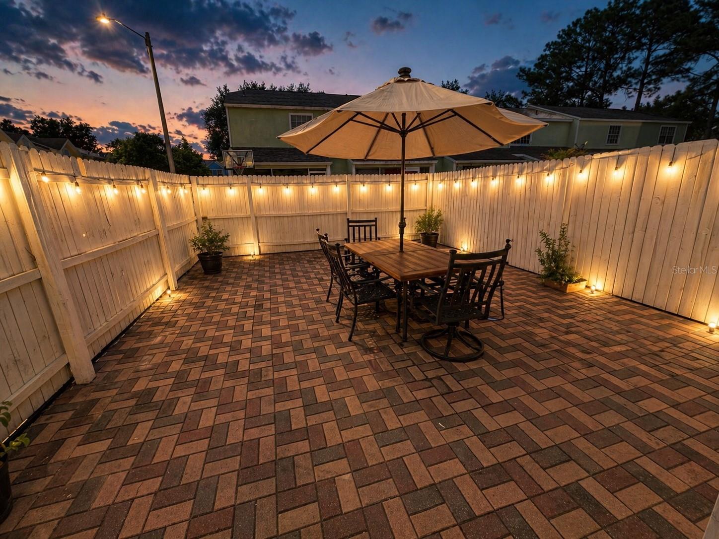 WINDSOR WALK - Residential