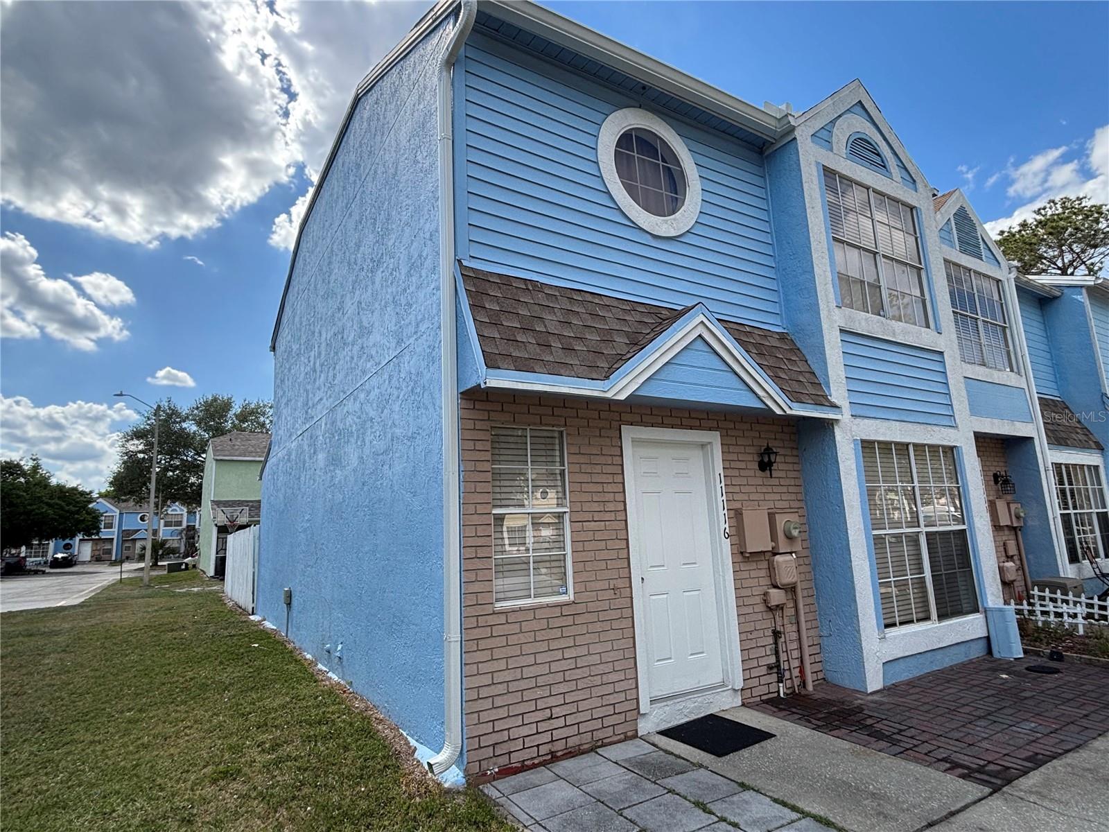 WINDSOR WALK - Residential