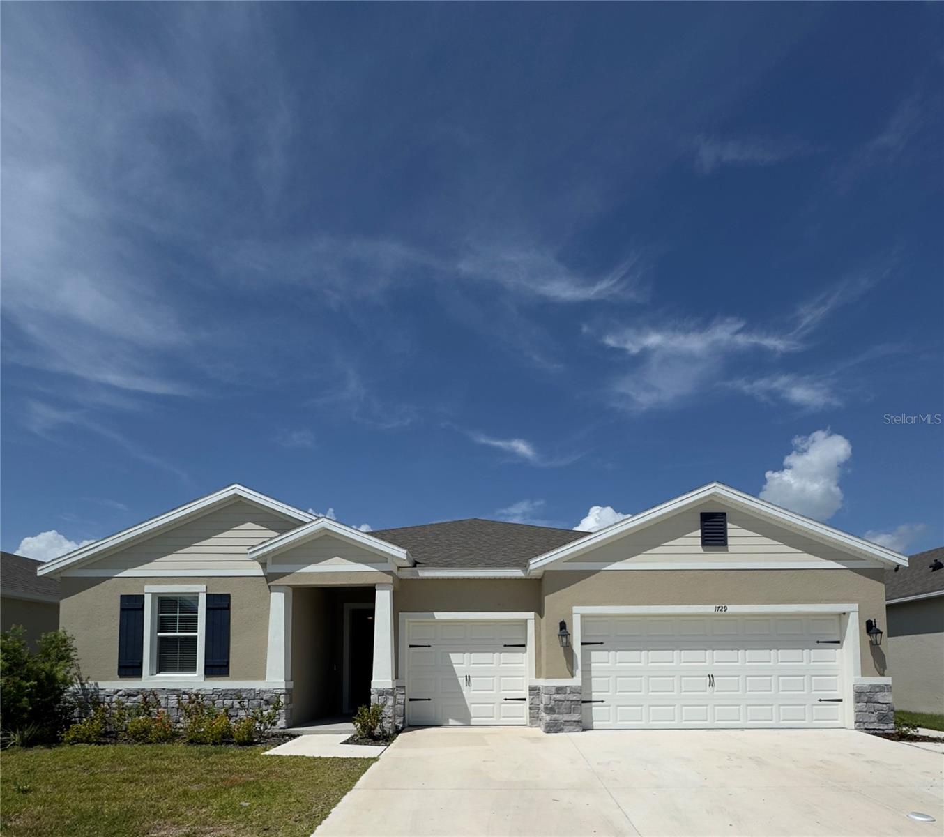 Live comfortably, stay connected, and enjoy total independence!
This spacious 4-bedroom, 3-bathroom home includes a fully independent in-law suite with its own living room, bedroom, and private bathroom. It’s perfect for sharing with parents, family members, or friends — living together while keeping your own space.
With 2,787 square feet, the layout is designed to give you comfort, functionality, and privacy in every corner.
The home features a fully equipped kitchen, washer and dryer, installed security system, and a beautiful backyard view of the lake that brings peace and relaxation every day.
Plus, you’ll enjoy a 3-car covered garage, a community clubhouse, and a prime location near A+ schools, parks, shopping centers, with easy access to US-192 and the Turnpike.
A perfect choice for those who value family, privacy, and quality living!