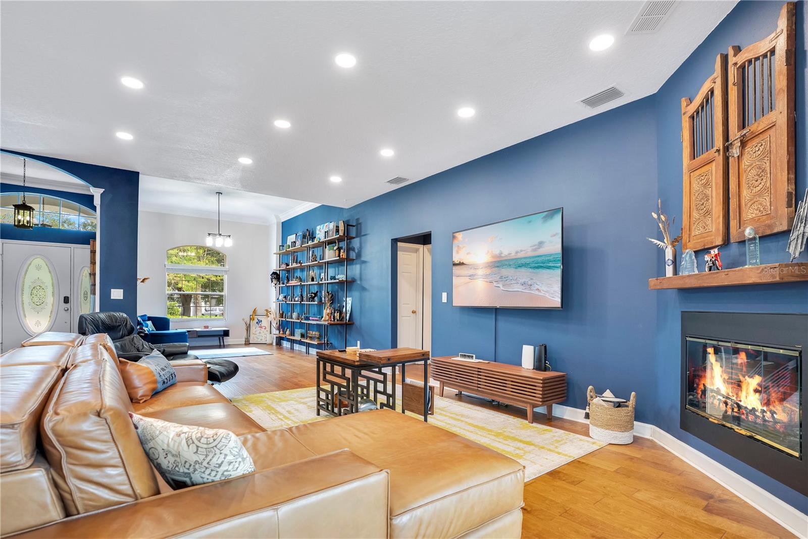 LAKESIDE PLACE - Residential