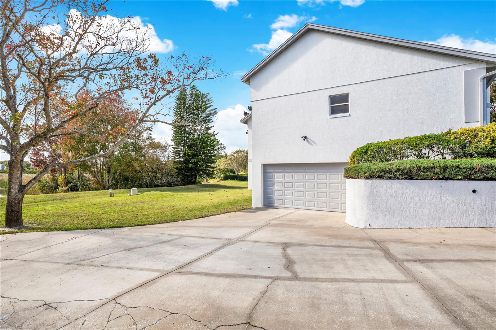 LAKESIDE PLACE - Residential