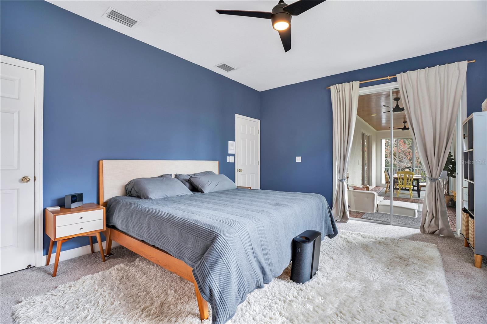 LAKESIDE PLACE - Residential