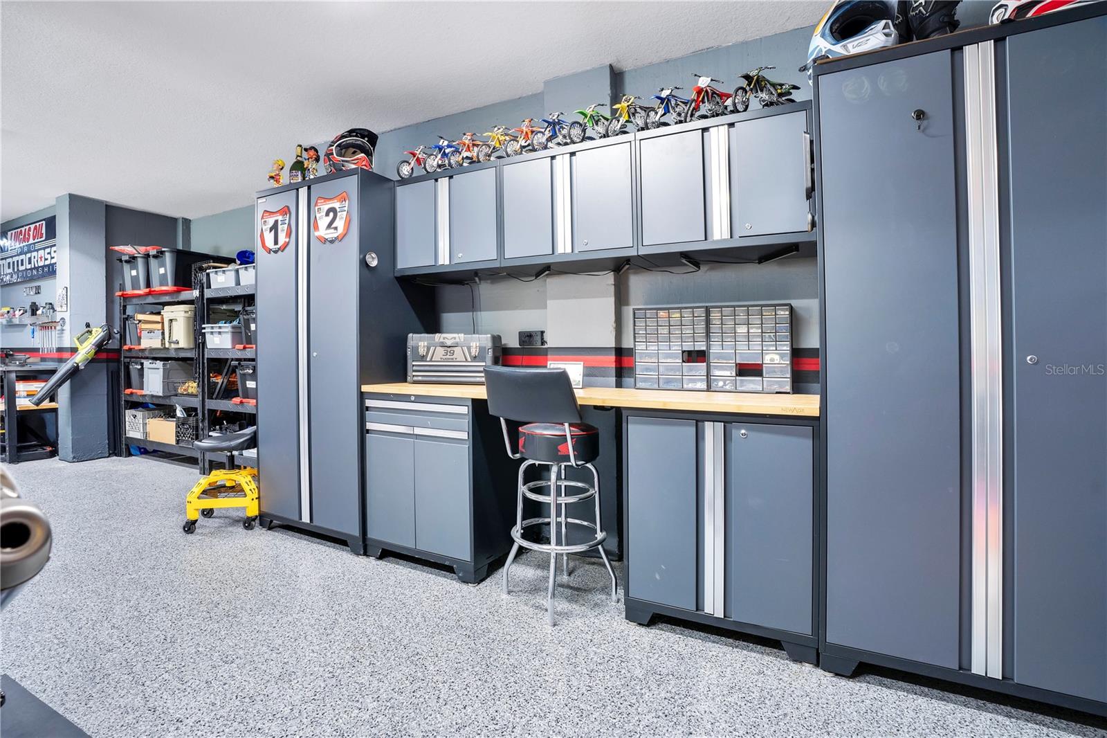 LAKESIDE PLACE - Residential