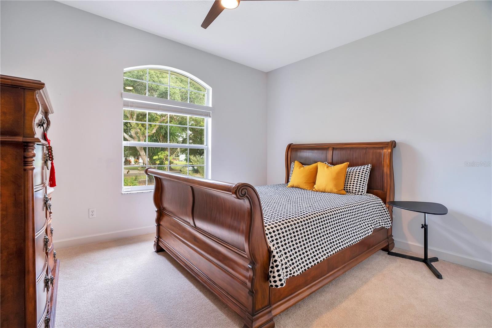 LAKESIDE PLACE - Residential