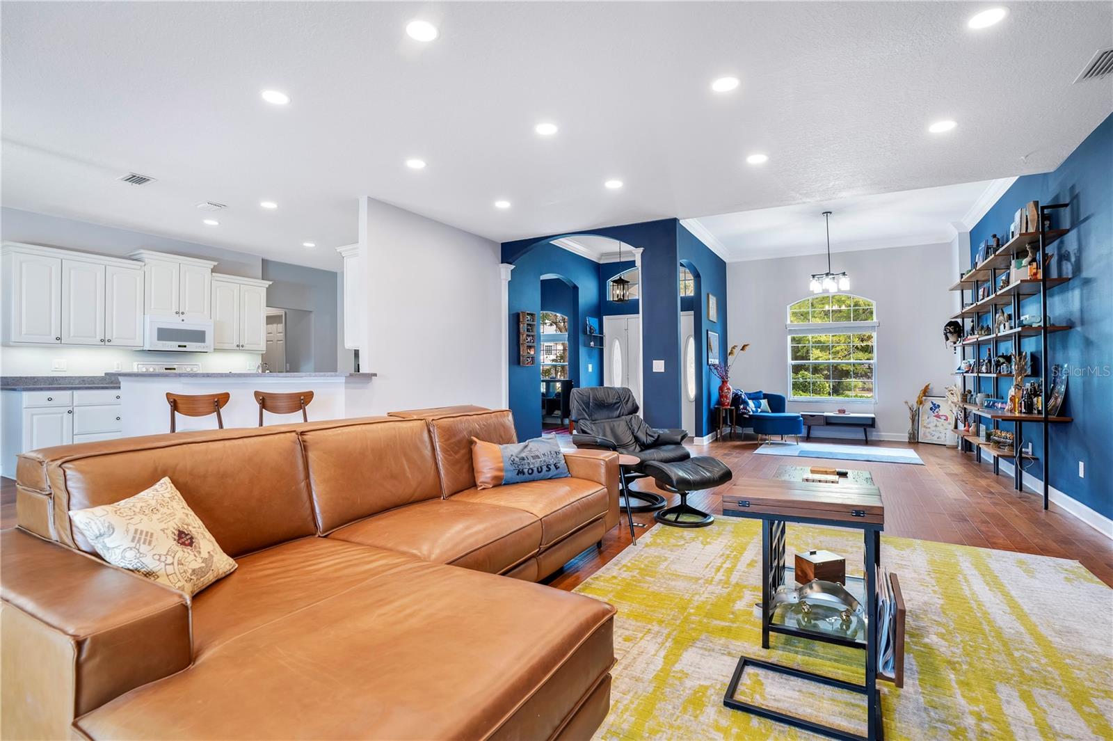 LAKESIDE PLACE - Residential