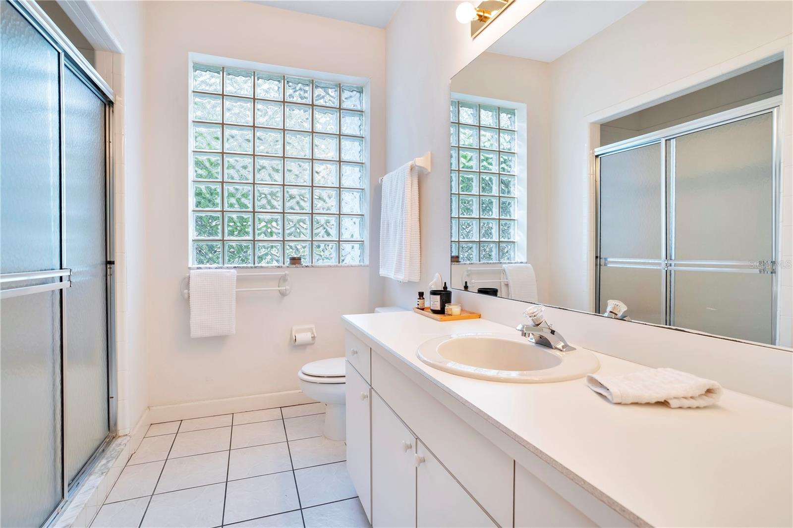 LAKESIDE PLACE - Residential