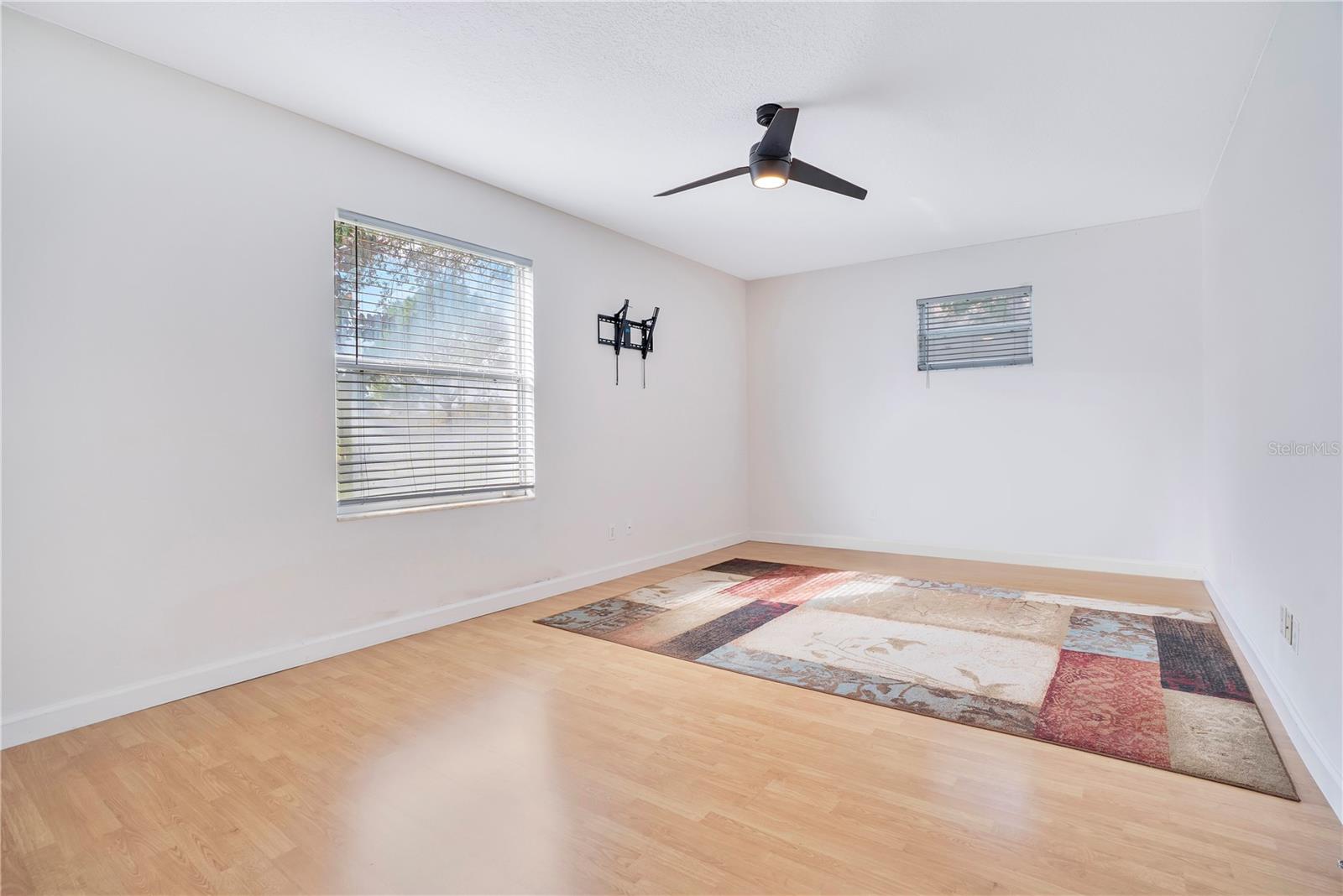 LAKESIDE PLACE - Residential