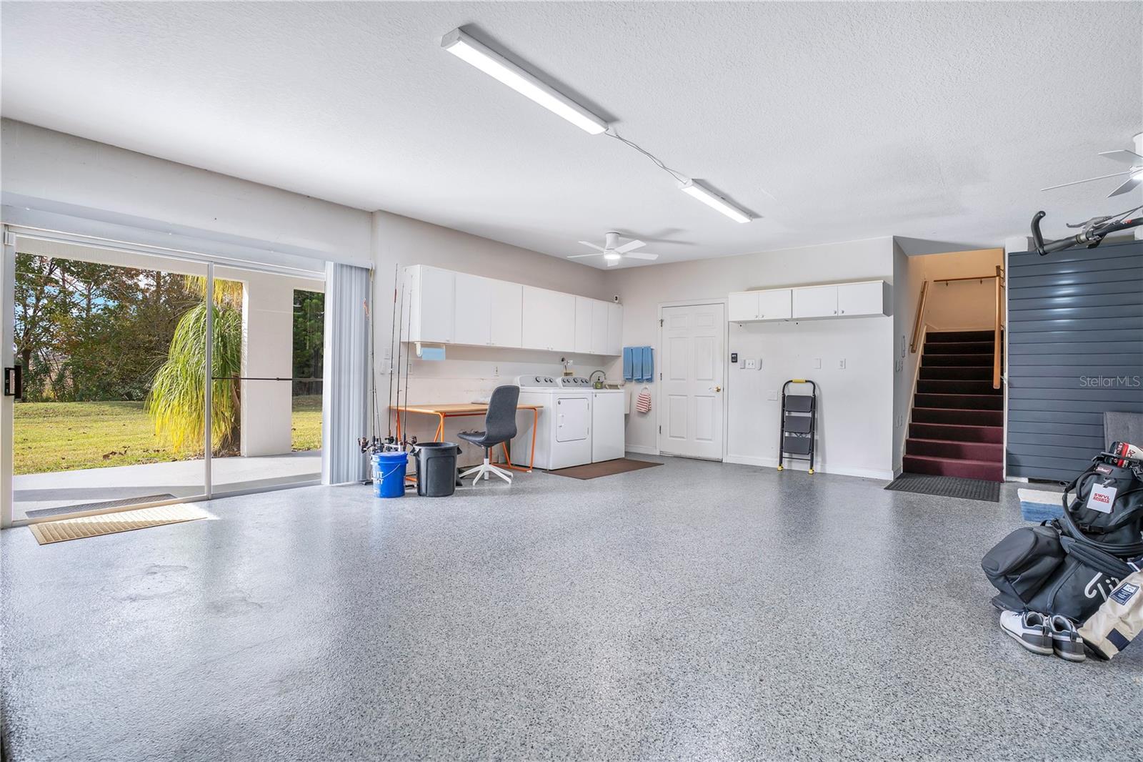 LAKESIDE PLACE - Residential