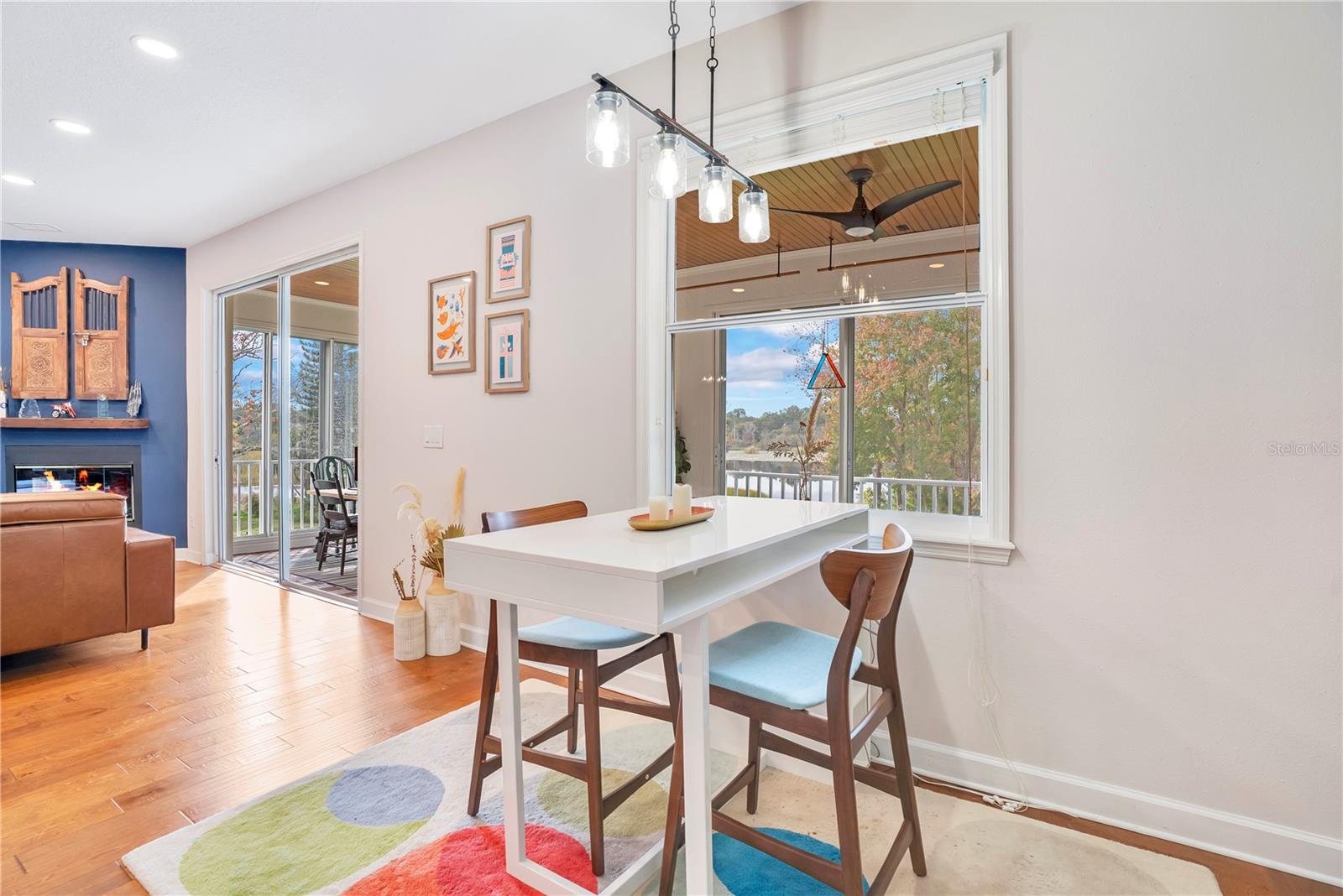 LAKESIDE PLACE - Residential