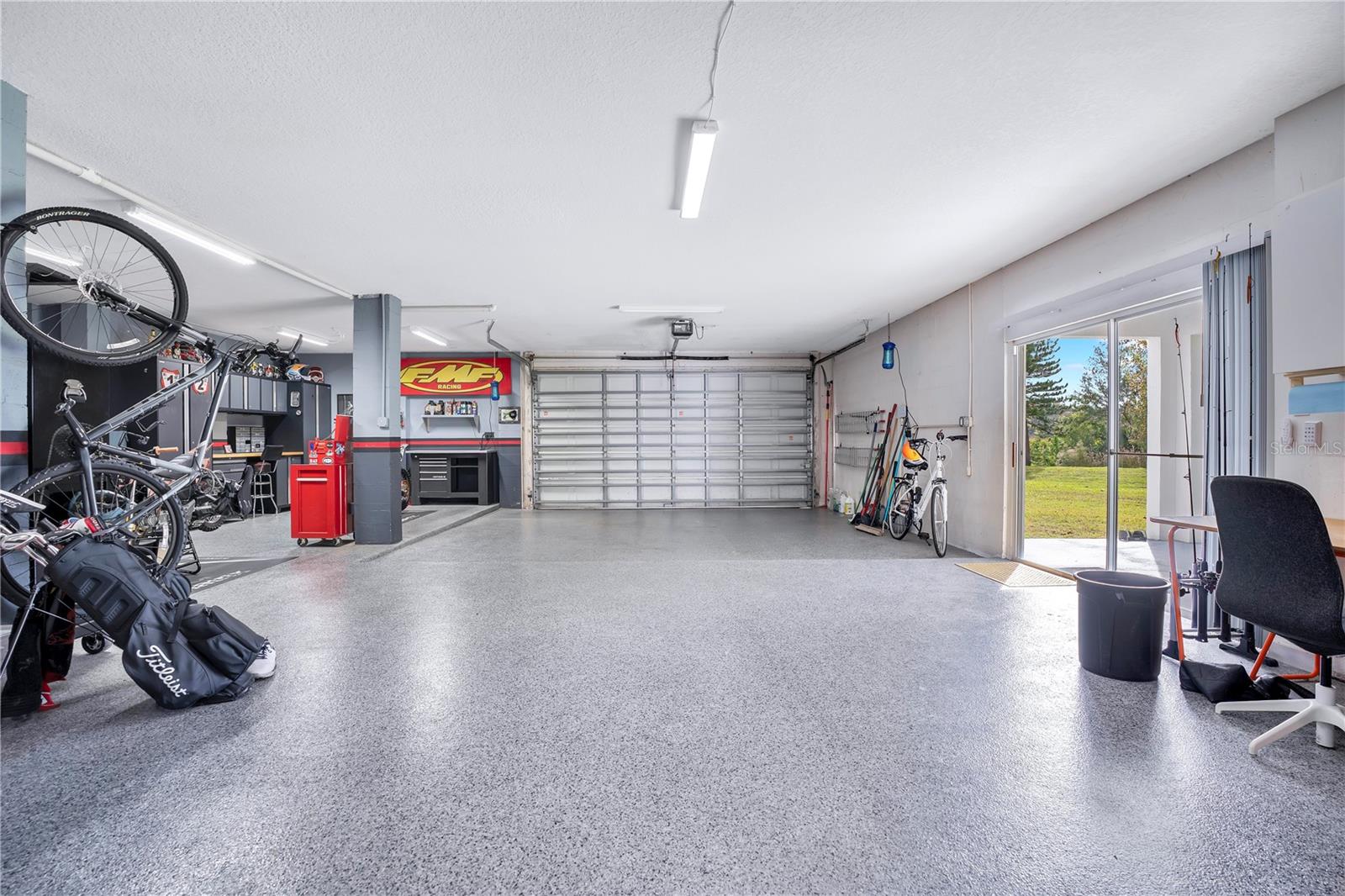 LAKESIDE PLACE - Residential