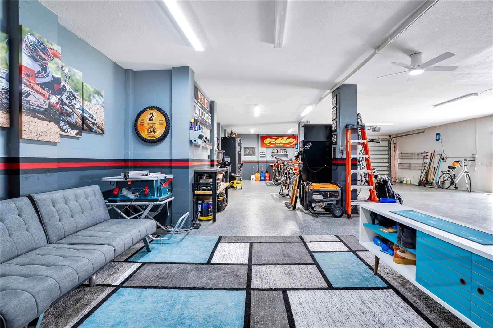 LAKESIDE PLACE - Residential