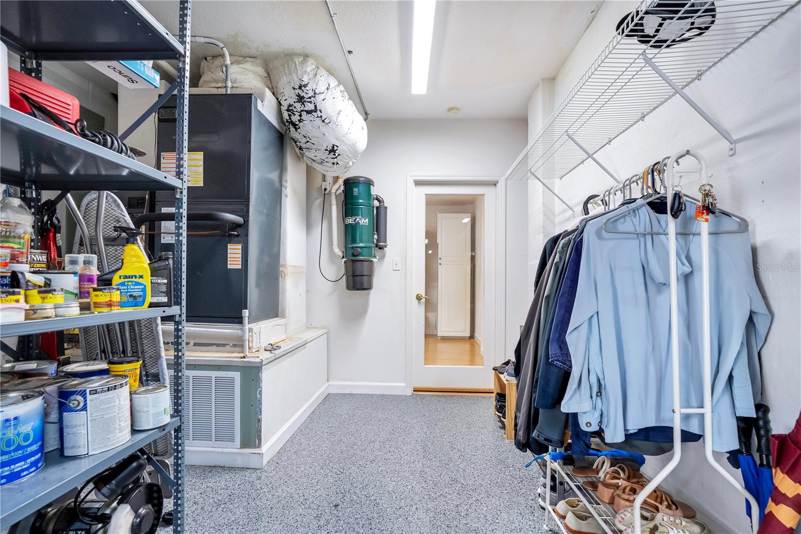 LAKESIDE PLACE - Residential