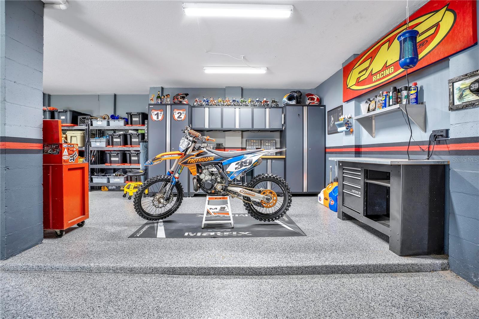 LAKESIDE PLACE - Residential