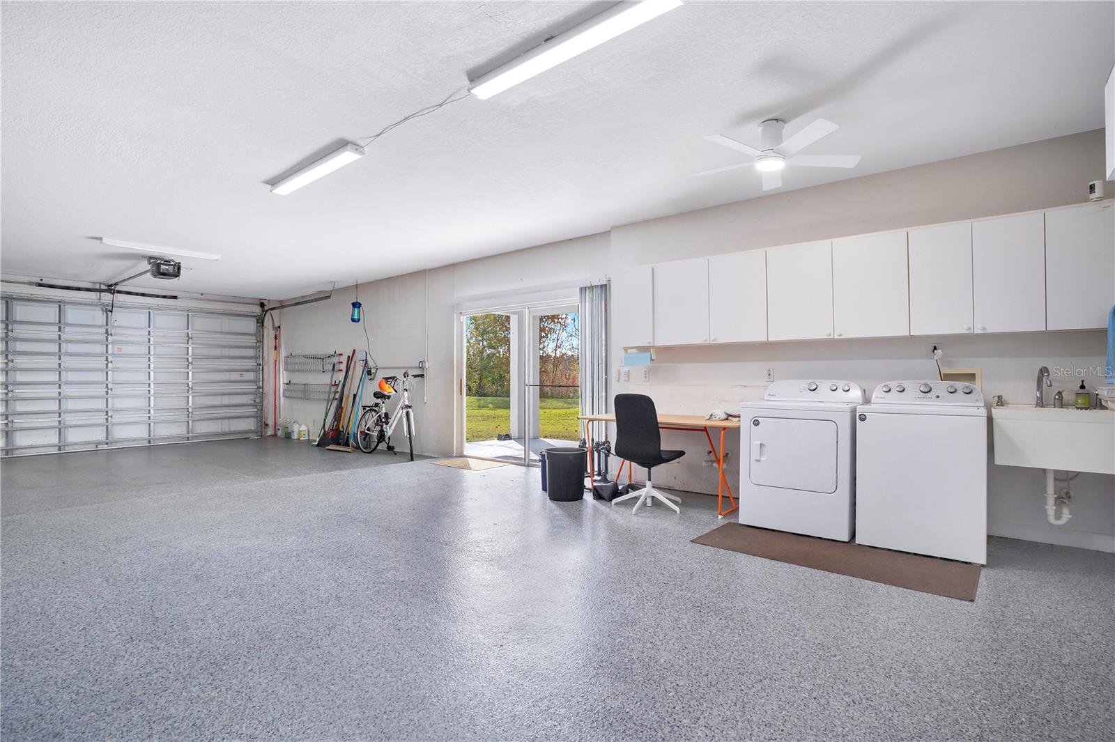 LAKESIDE PLACE - Residential