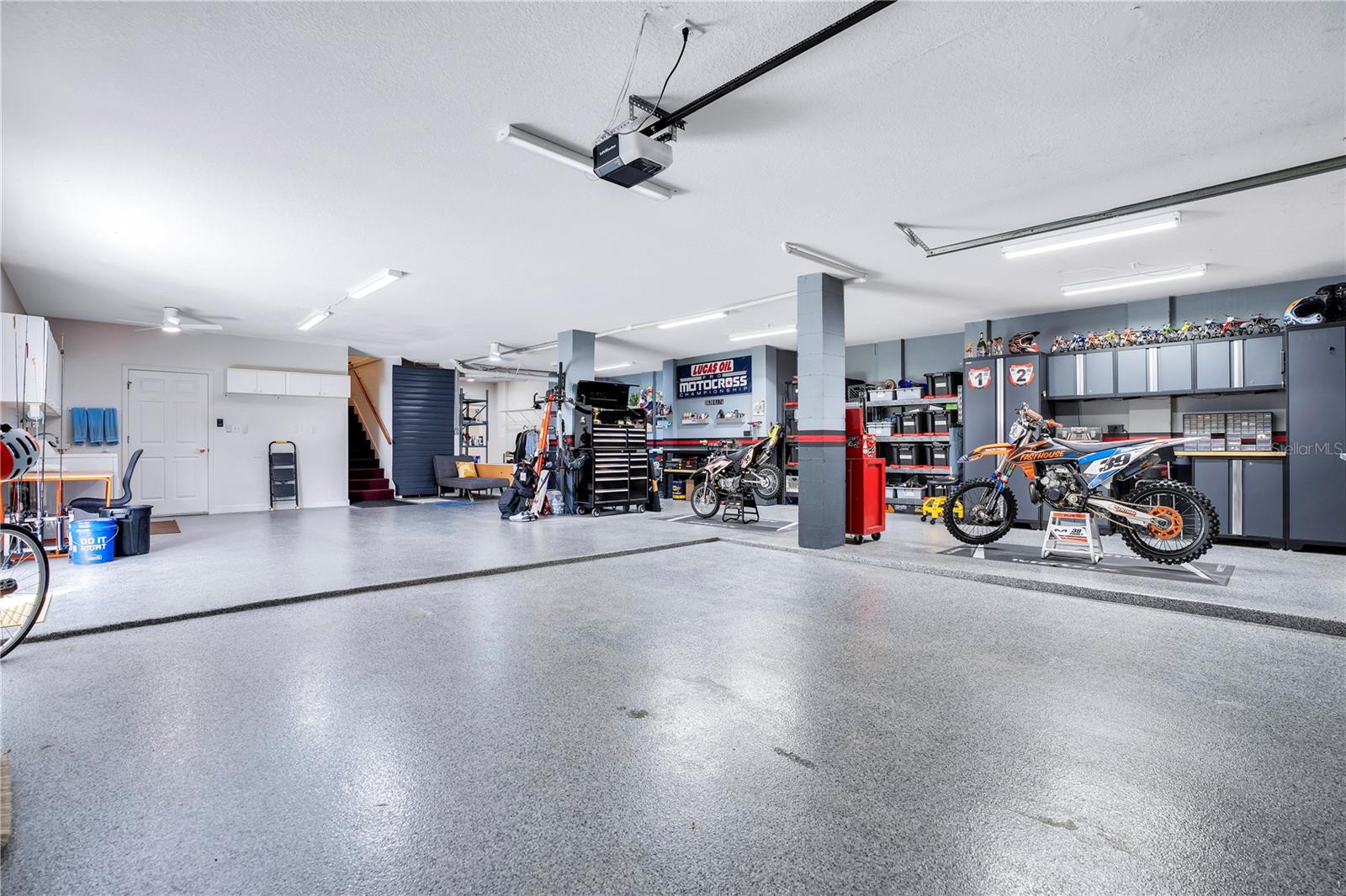 LAKESIDE PLACE - Residential