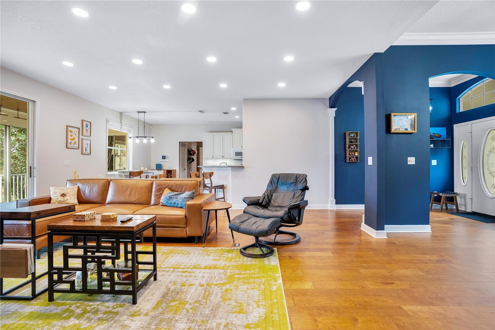 LAKESIDE PLACE - Residential