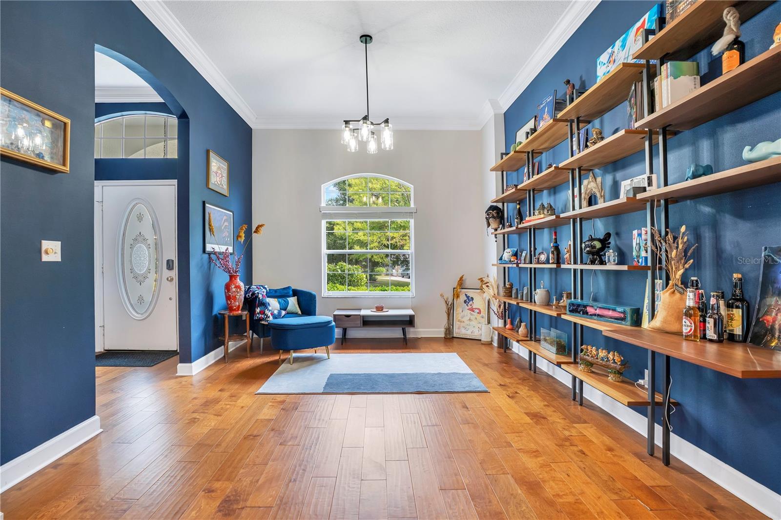 LAKESIDE PLACE - Residential