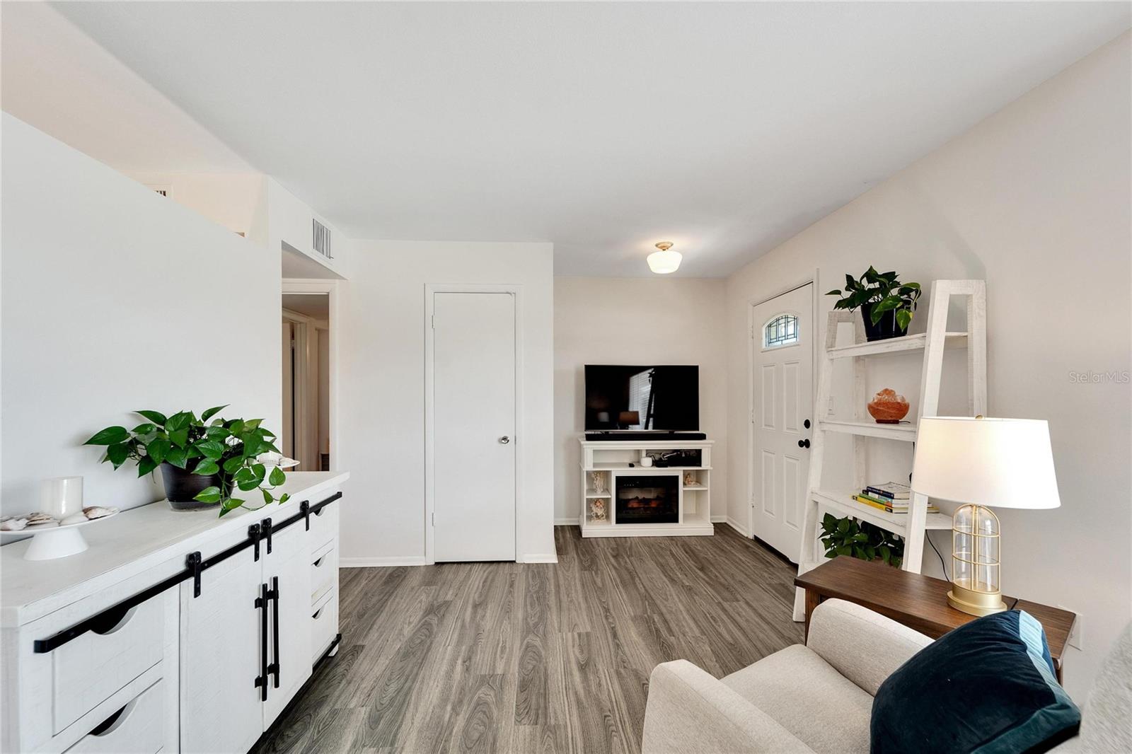 DEL WEBBS SUN CITY FLORIDA UN - Residential Lease