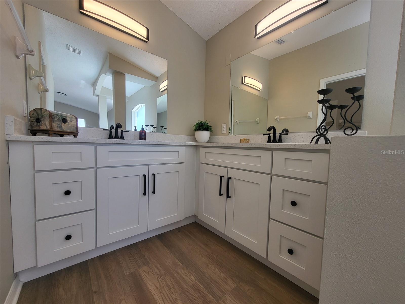 OAKTREE VILLAGE - Residential