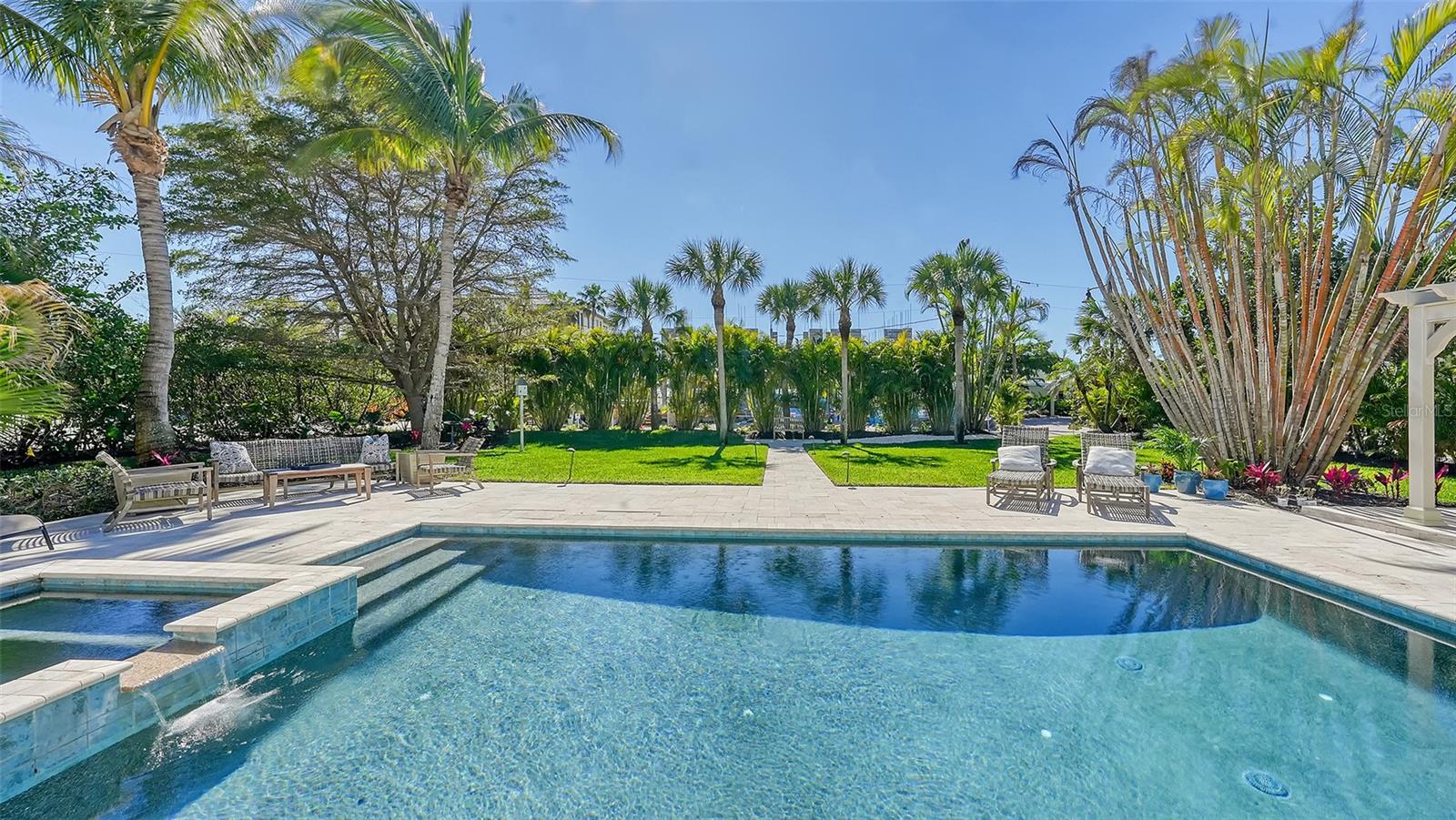 SLEEPY LAGOON - Residential