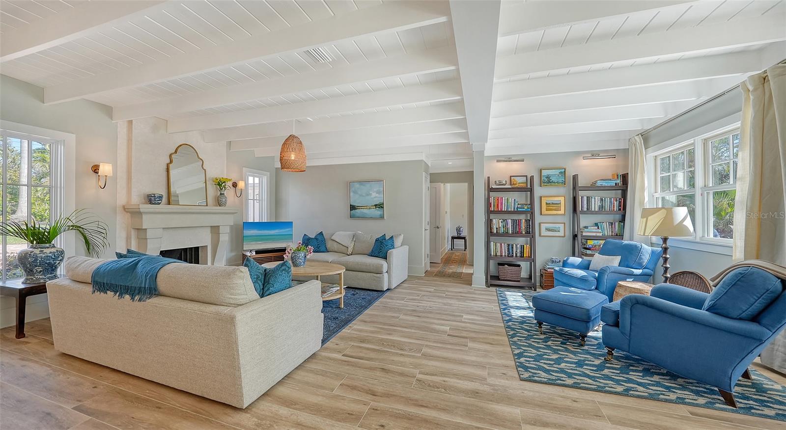 SLEEPY LAGOON - Residential