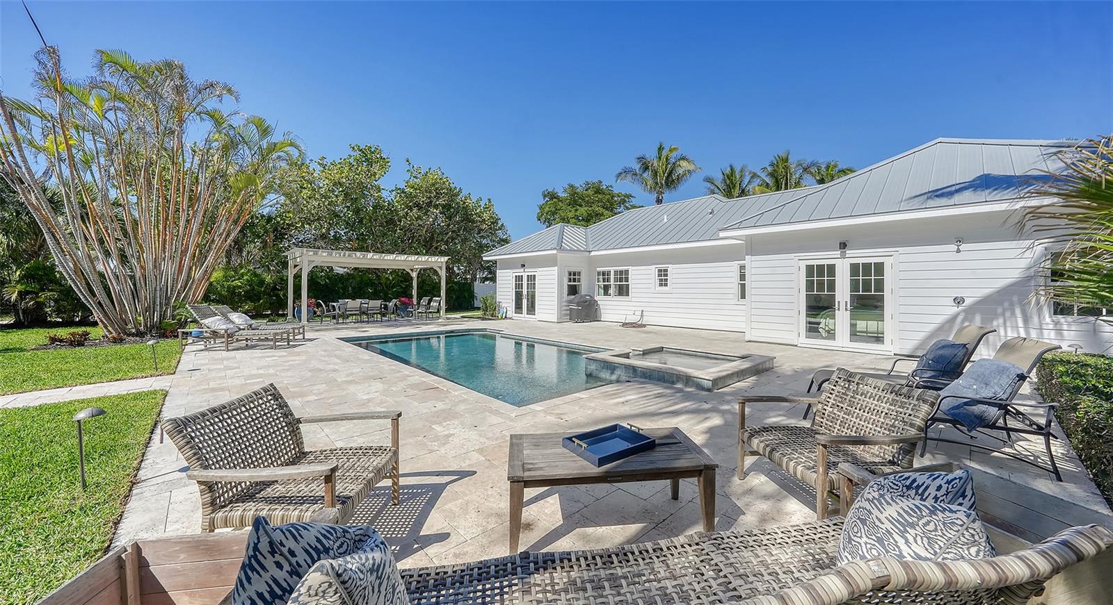 SLEEPY LAGOON - Residential